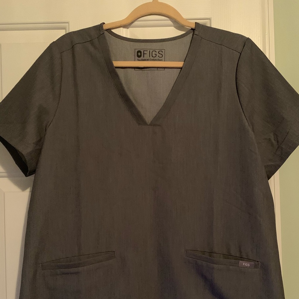Figs Casma 3 Pocket Scrub Top